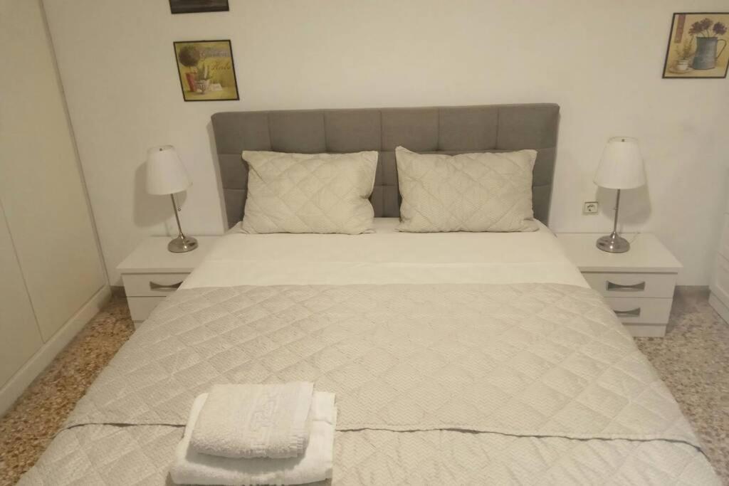 Central Town House 60M2**** Piræus Eksteriør billede